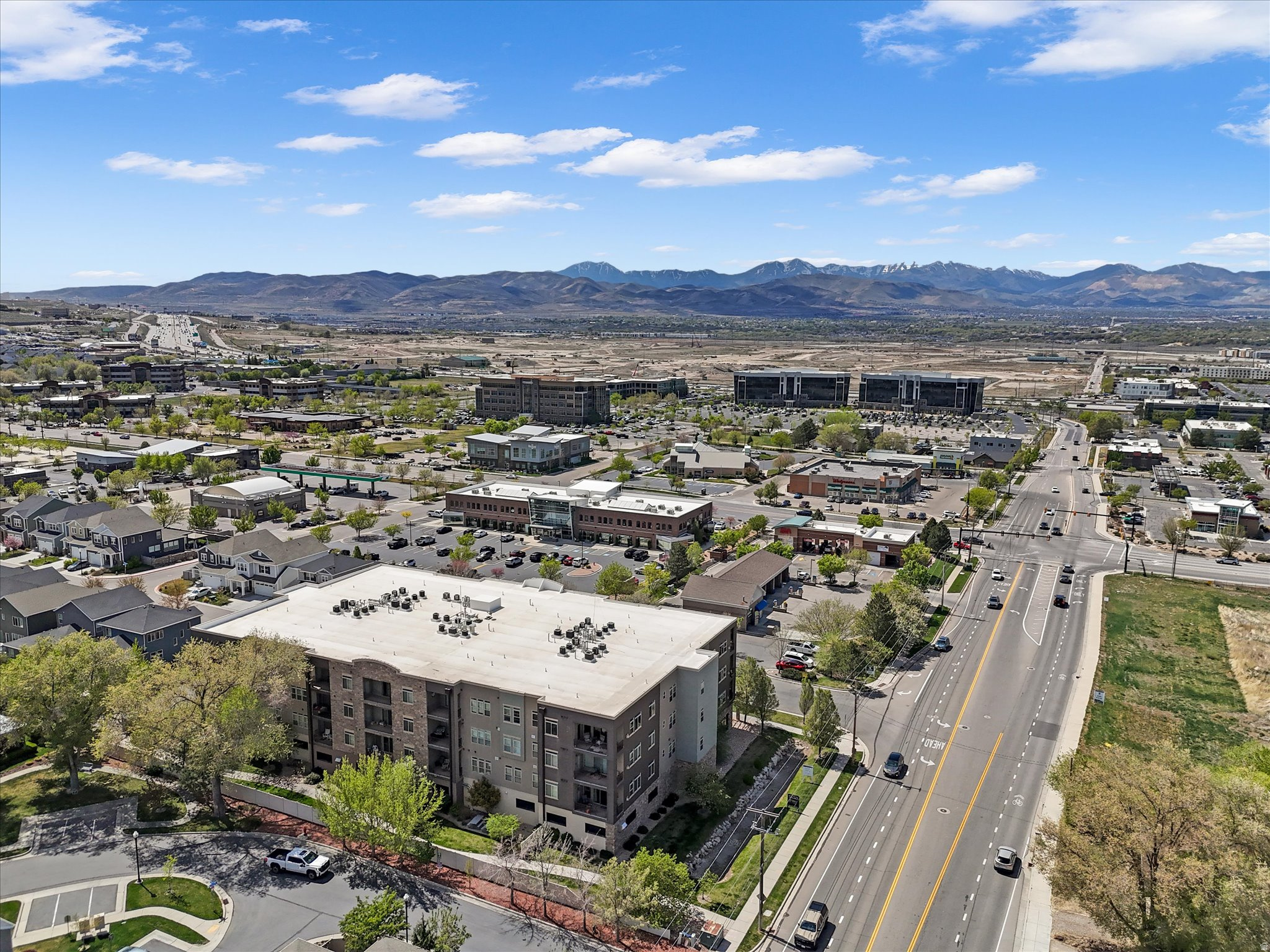 ROCKWELL SQUARE - Commercial Sale