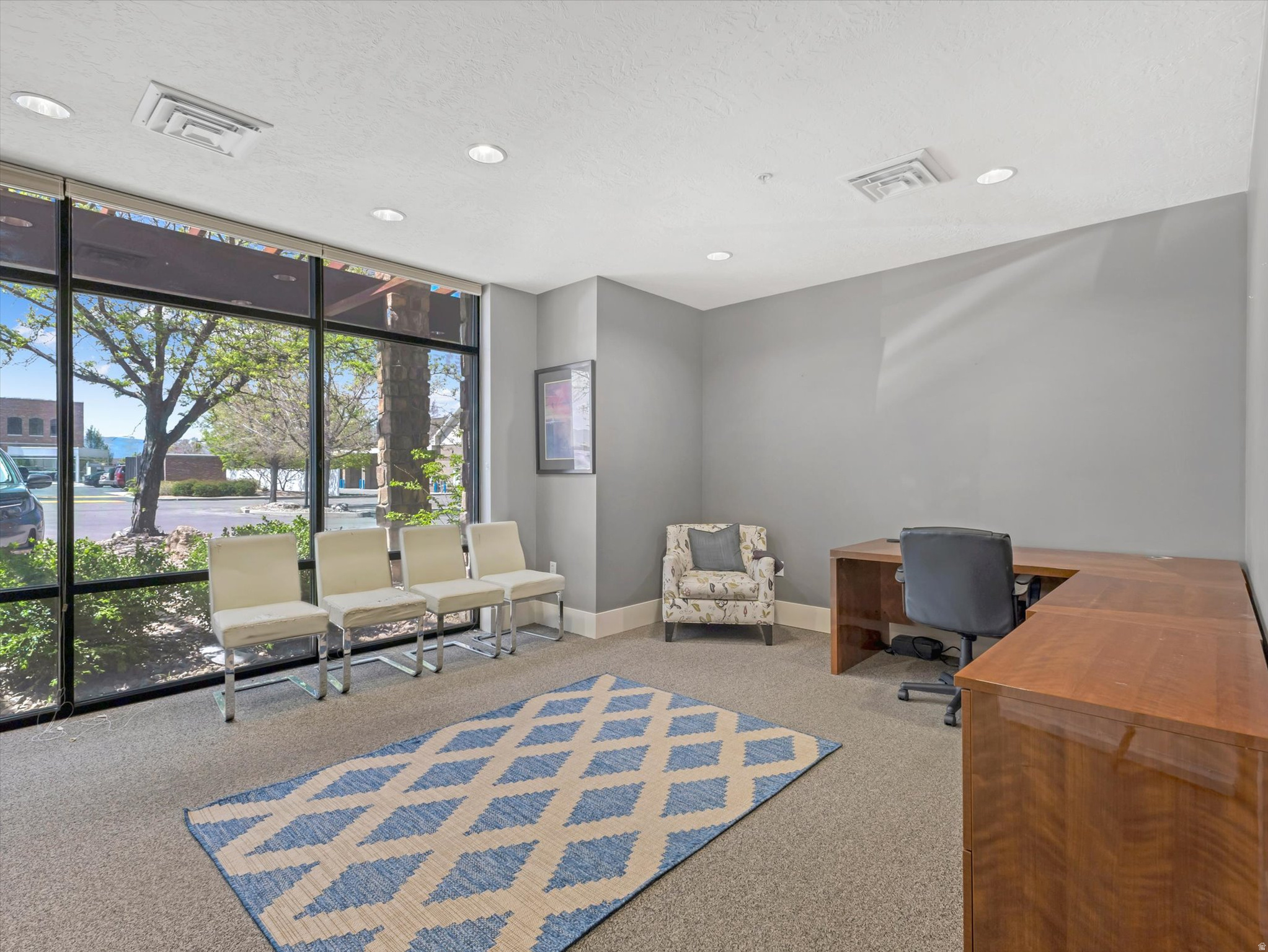 ROCKWELL SQUARE - Commercial Sale