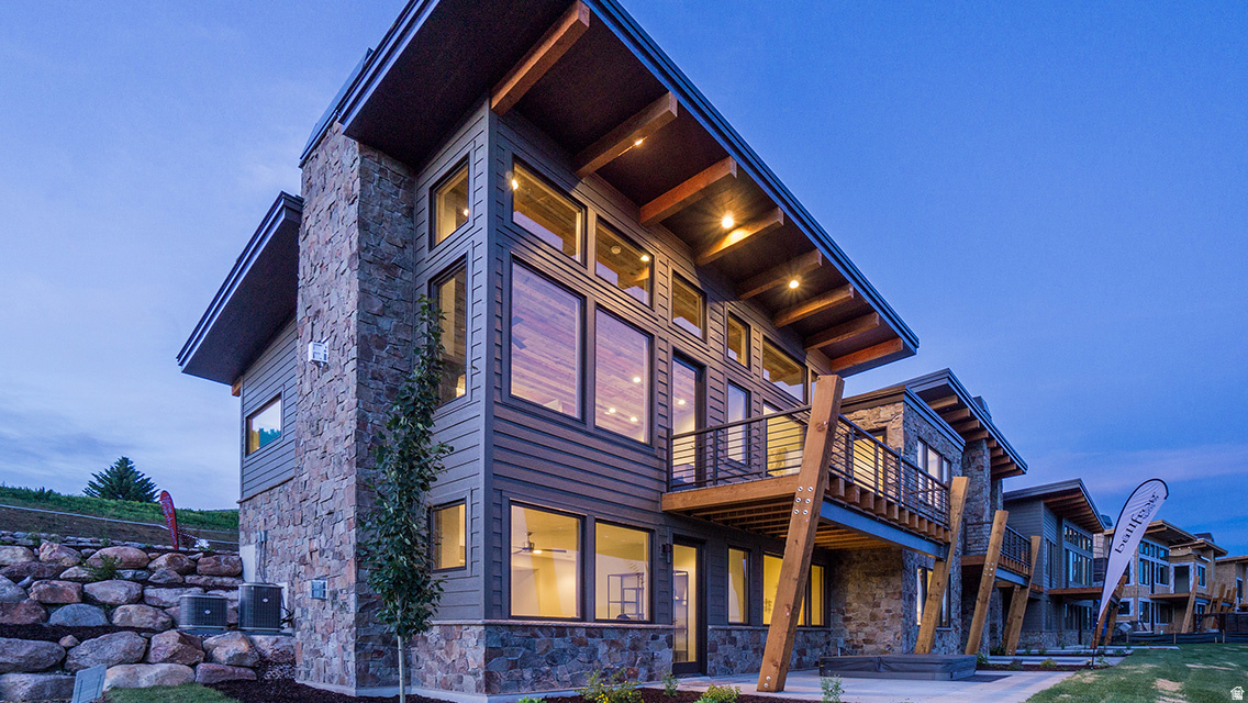 THE RIDGE TOWNHOMES - Residential