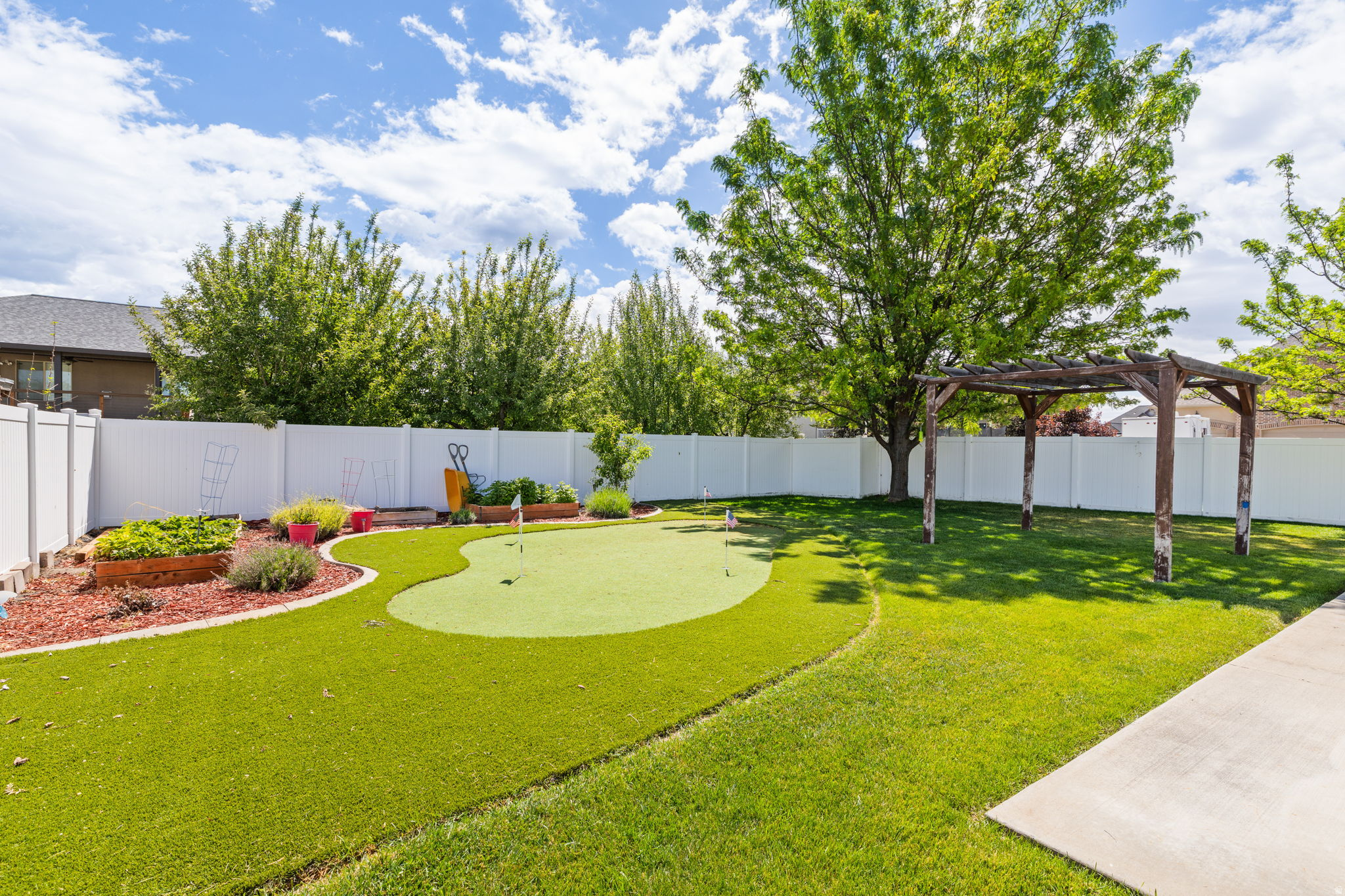 LINDA VISTA MEADOWS - Residential