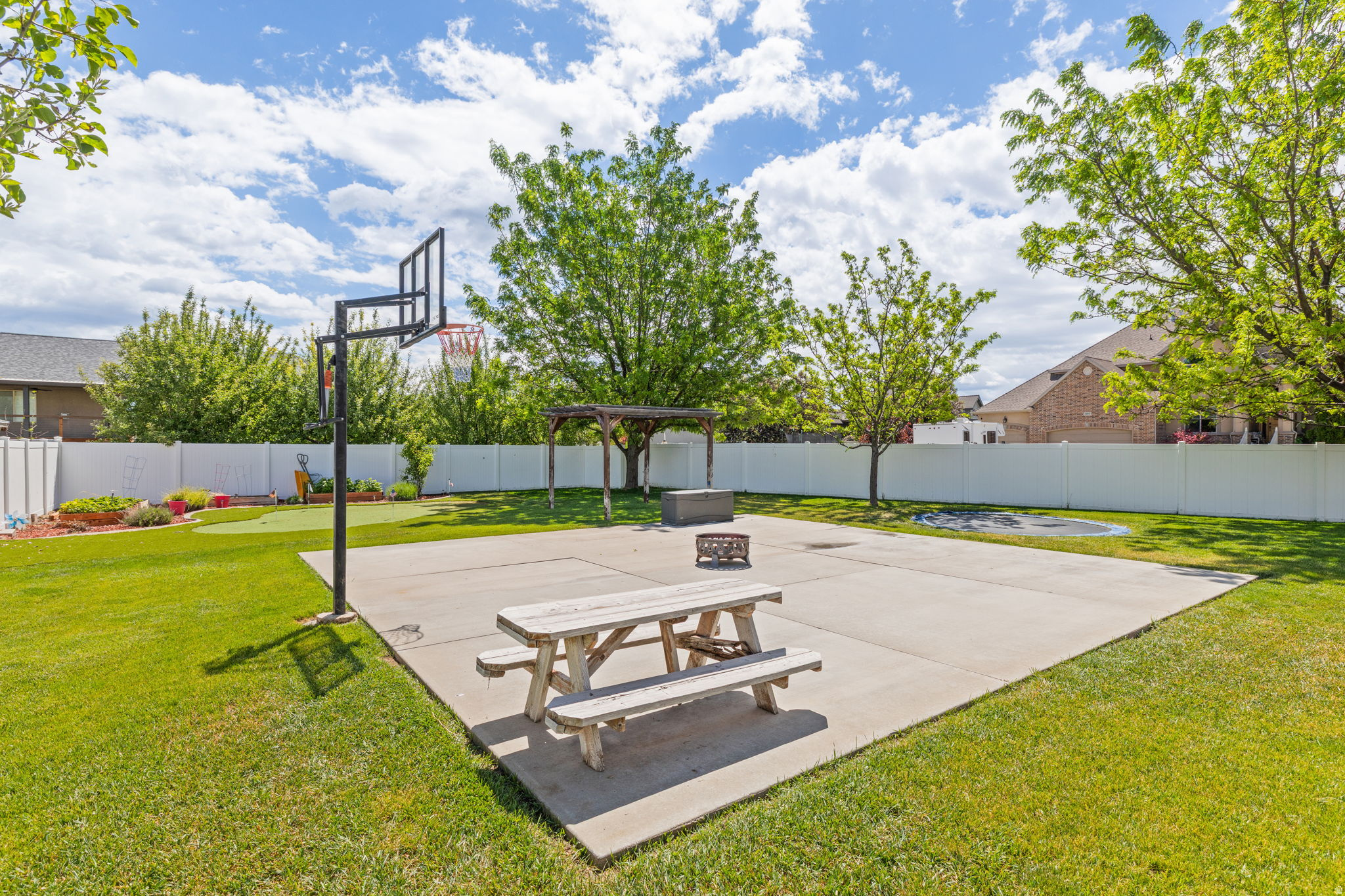 LINDA VISTA MEADOWS - Residential