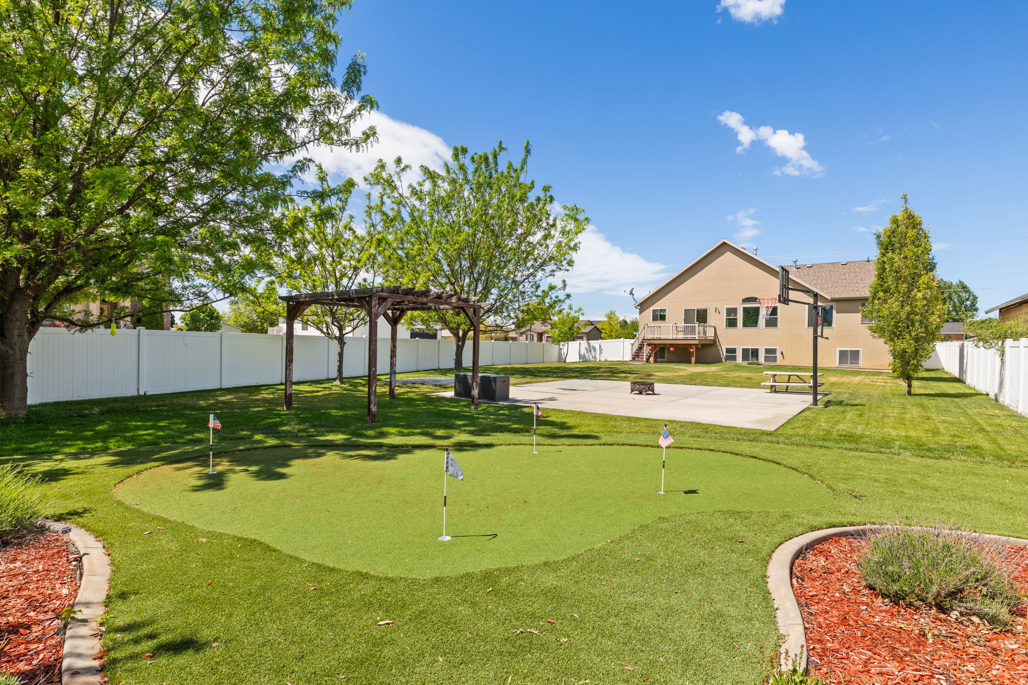 LINDA VISTA MEADOWS - Residential