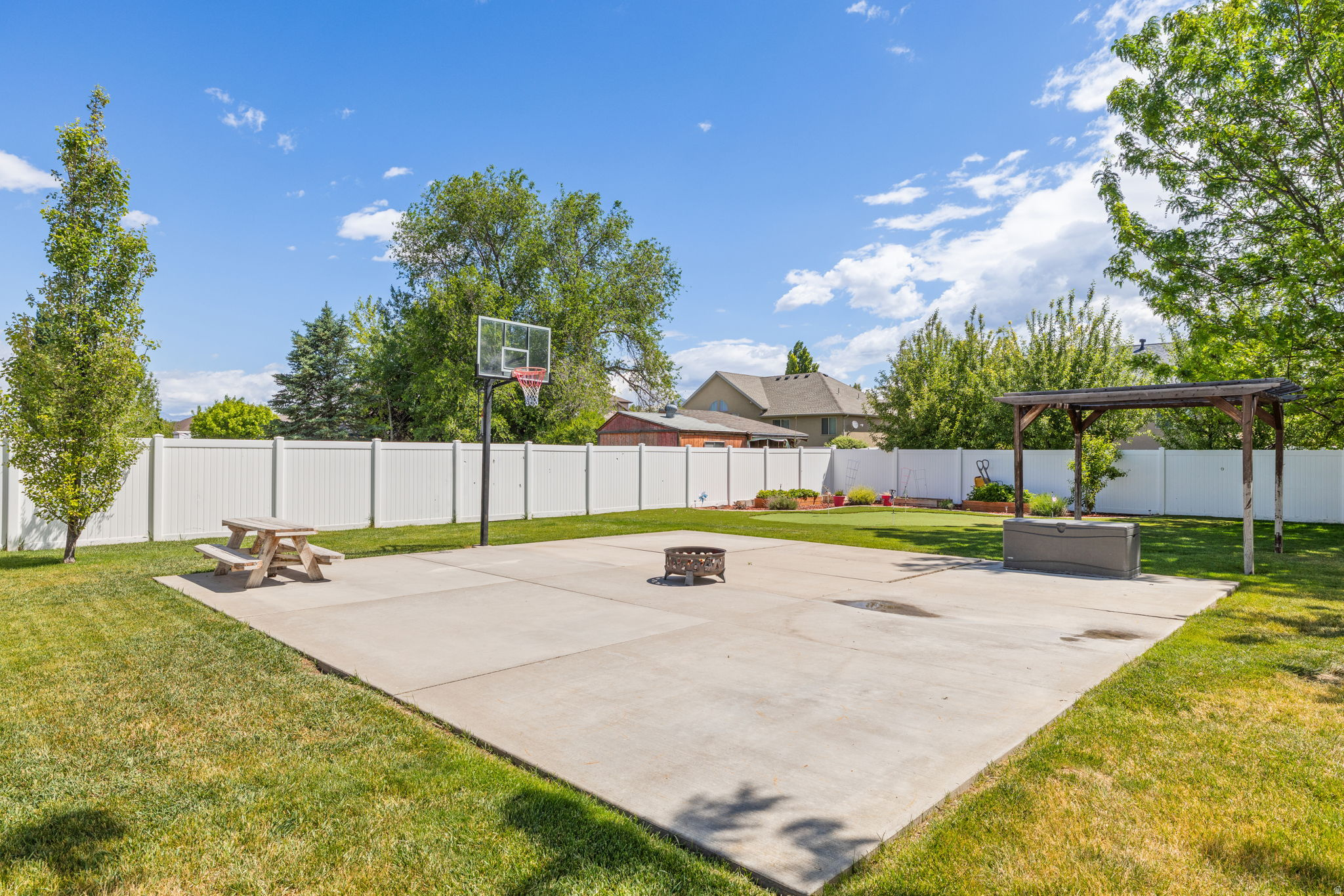 LINDA VISTA MEADOWS - Residential