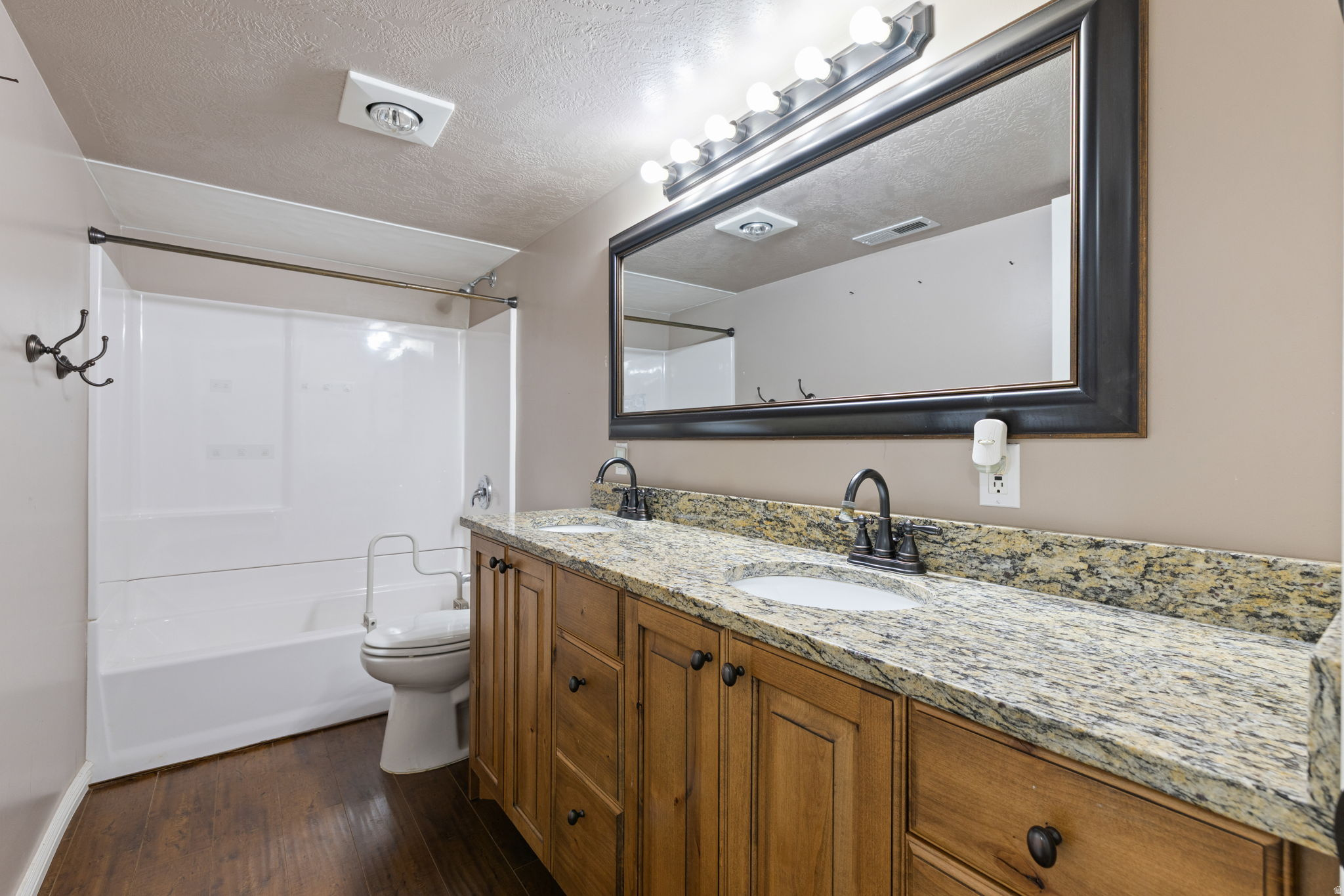 LINDA VISTA MEADOWS - Residential