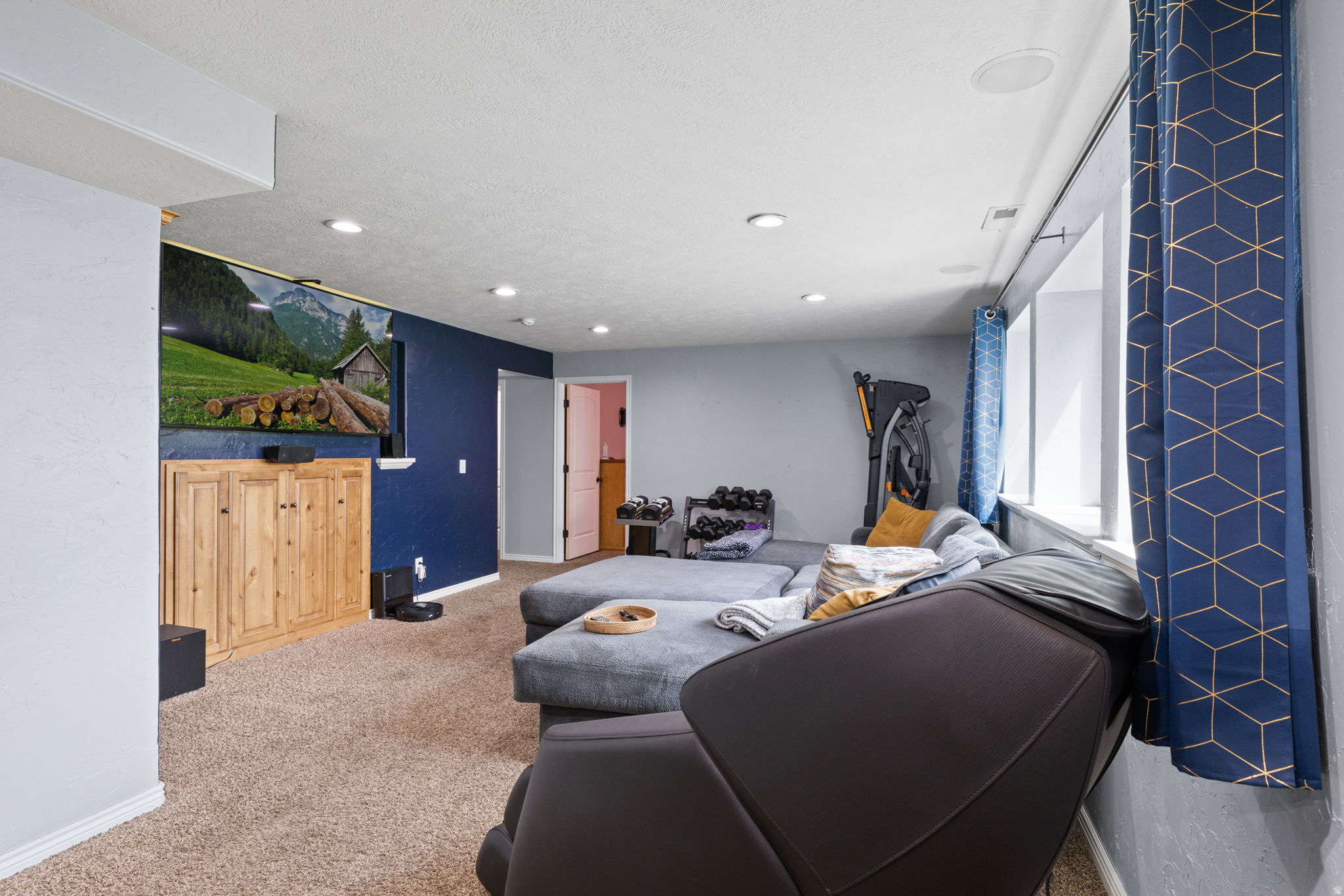 LINDA VISTA MEADOWS - Residential