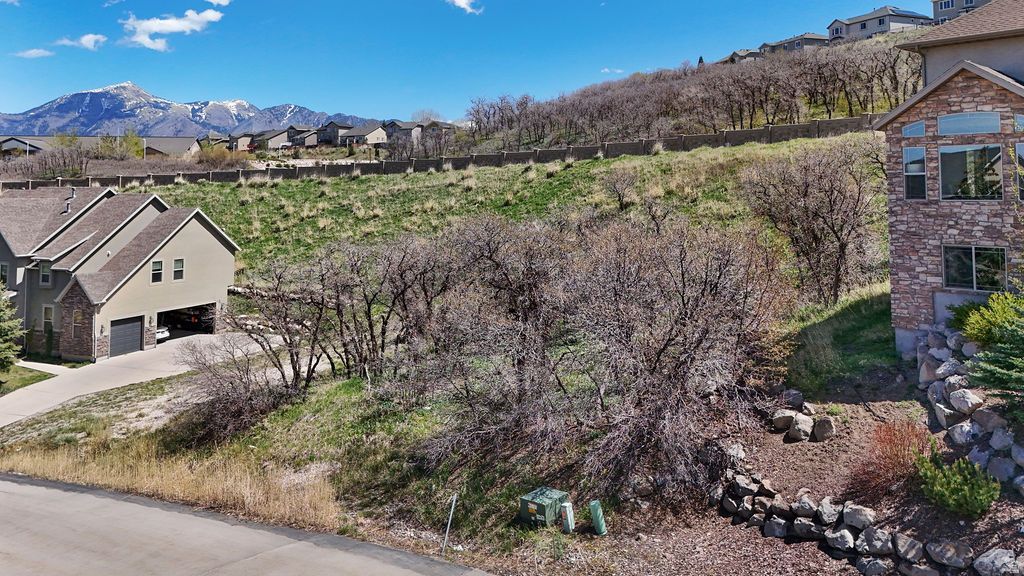Photo of 1846 E SEVEN OAKS LN S #442, Draper, UT 84020 (MLS # 2154025)
