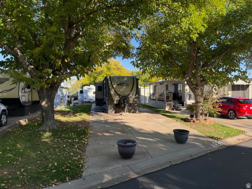 Photo of 1150 W RED HILLS PKWY #37, Washington, UT 84780 (MLS # 2119654)