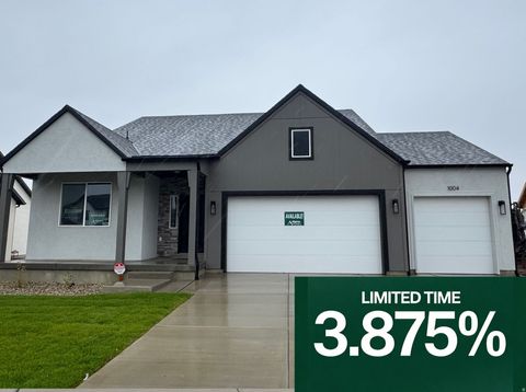 Photo of 1004 W MOTOR VU DR #213, Riverdale, UT 84405 (MLS # 2117704)