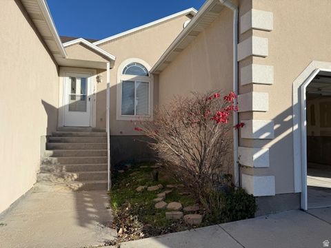 Photo of 178 N GREYSTONE WAY, Tooele, UT 84074 (MLS # 2122742)