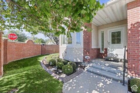 Tiny photo for 1692 W PEACEFUL VIEW WAY, South Jordan, UT 84095 (MLS # 2192364)