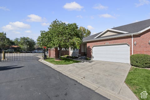 Tiny photo for 1692 W PEACEFUL VIEW WAY, South Jordan, UT 84095 (MLS # 2192364)