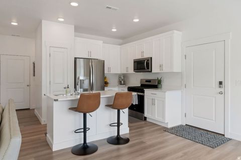 Tiny photo for 912 N 1330 E, Spanish Fork, UT 84660 (MLS # 2158260)