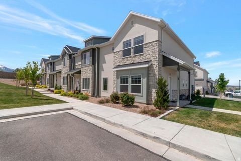 Photo of 912 N 1330 E, Spanish Fork, UT 84660 (MLS # 2158260)