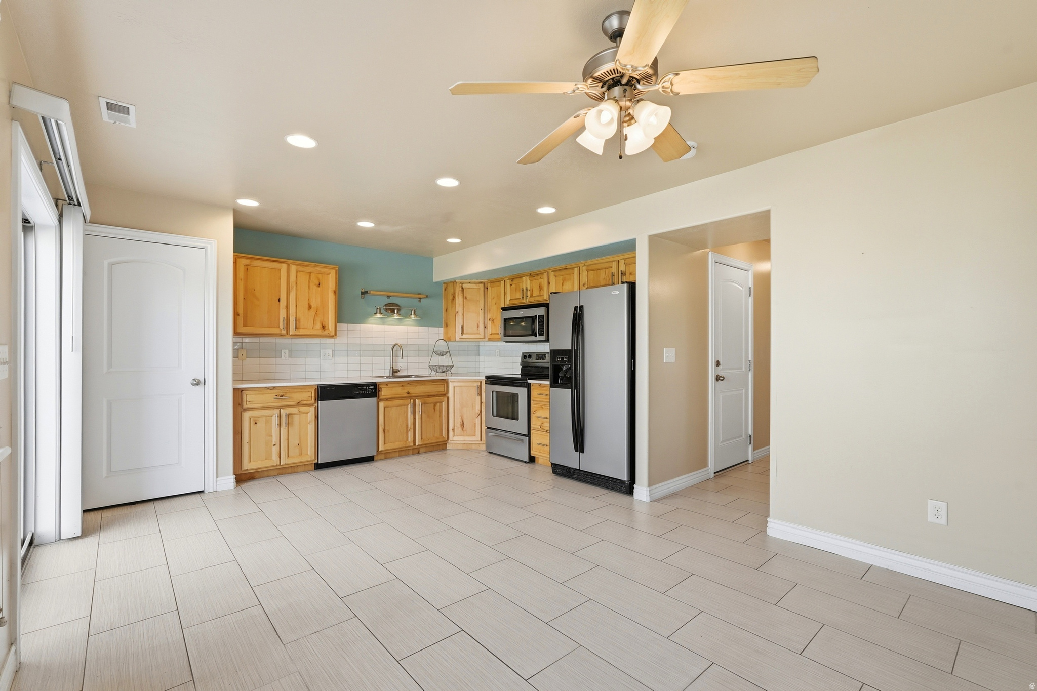 COURTYARD AT 1600 - Residential