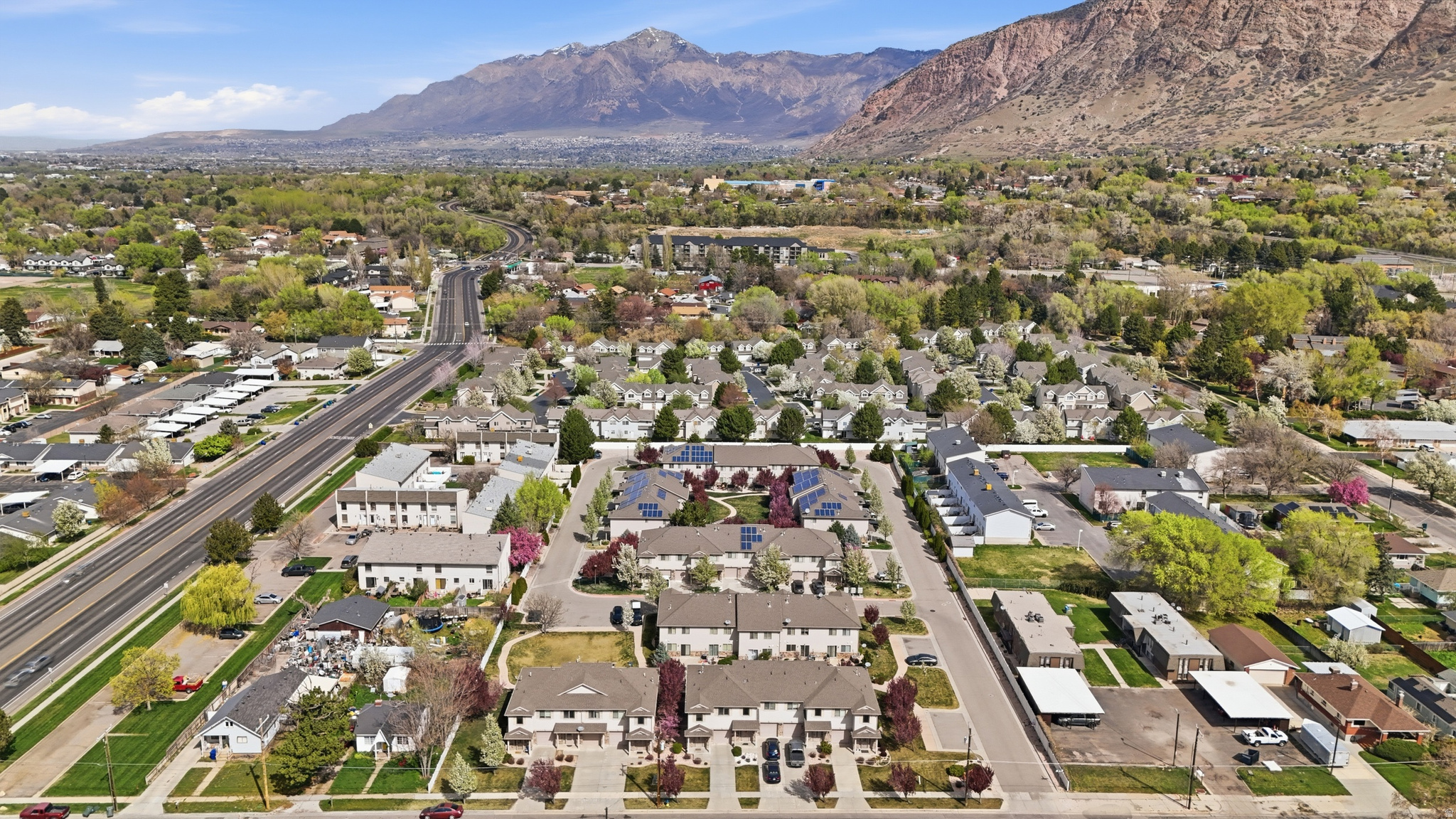 COURTYARD AT 1600 - Residential