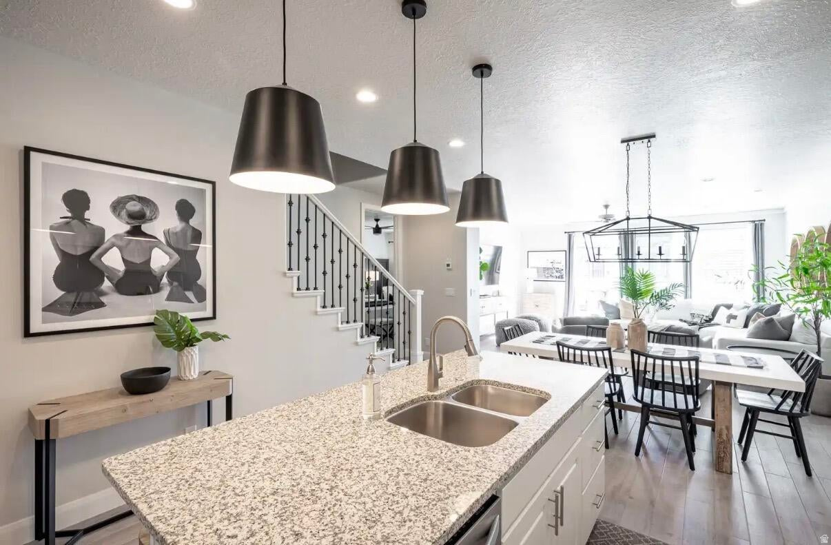 ESCAPES AT THE LEDGES PH 5 - Residential