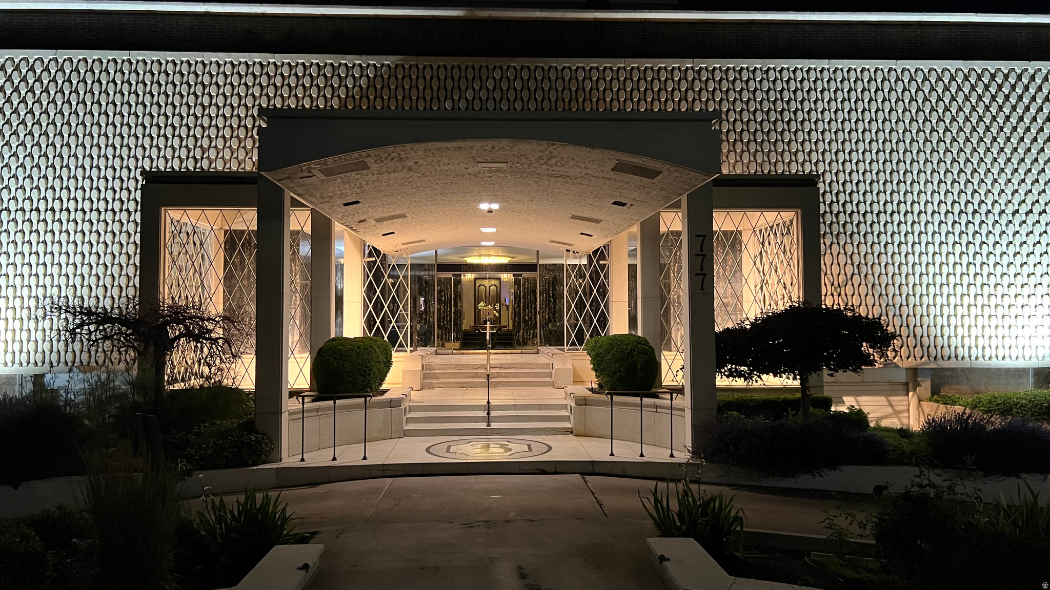 BONNEVILLE TOWER - Residential