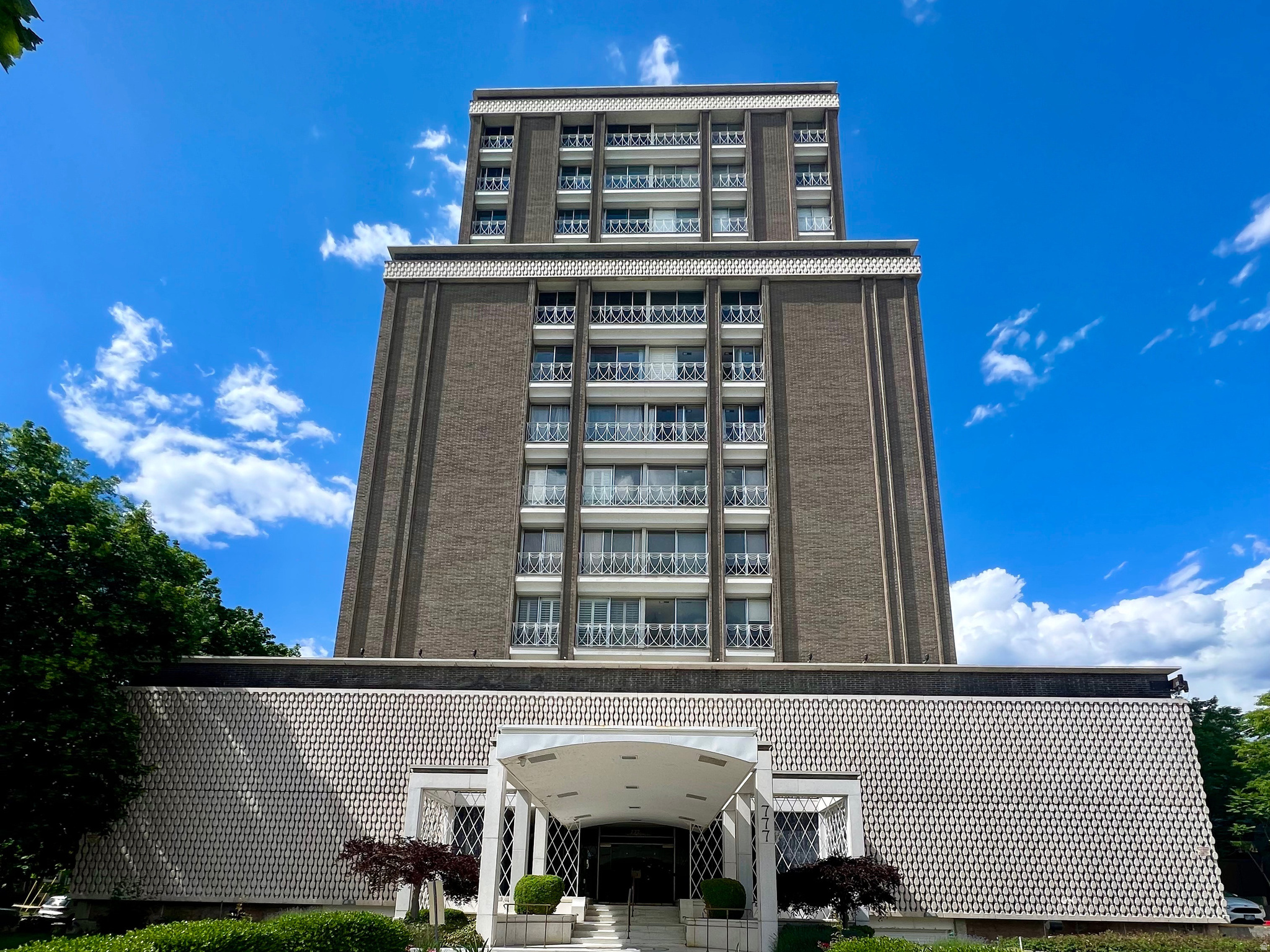 BONNEVILLE TOWER - Residential