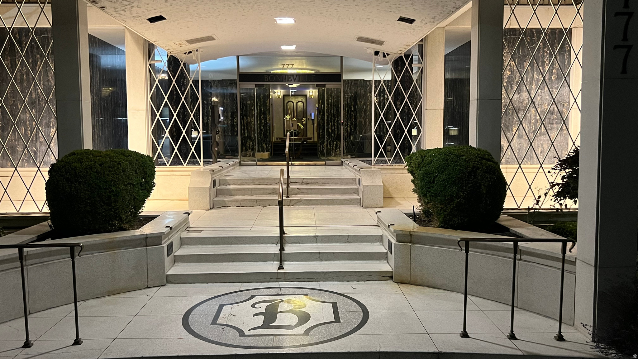 BONNEVILLE TOWER - Residential