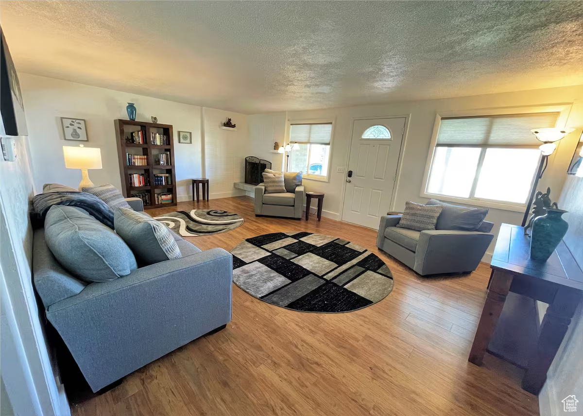 WHITE CITY - Residential