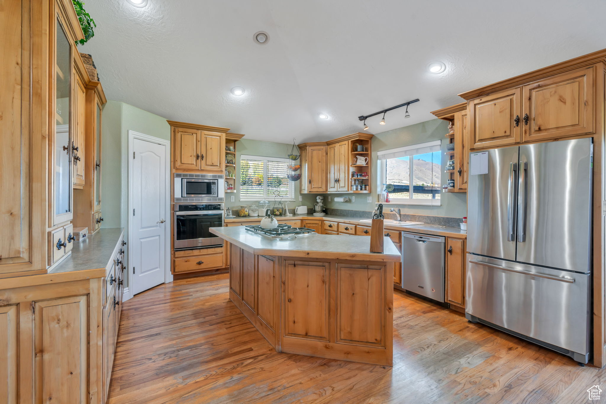 WEST MOUNTAIN ESTATES - Residential