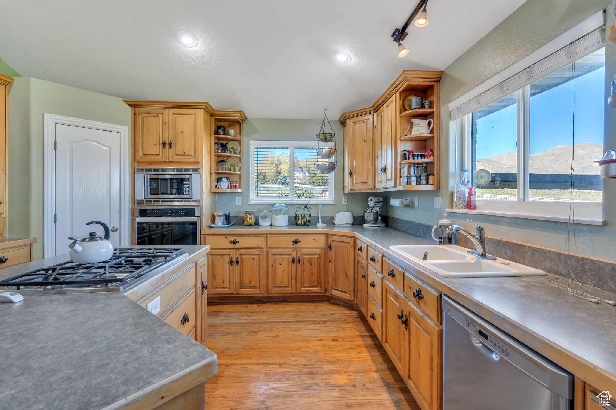 WEST MOUNTAIN ESTATES - Residential