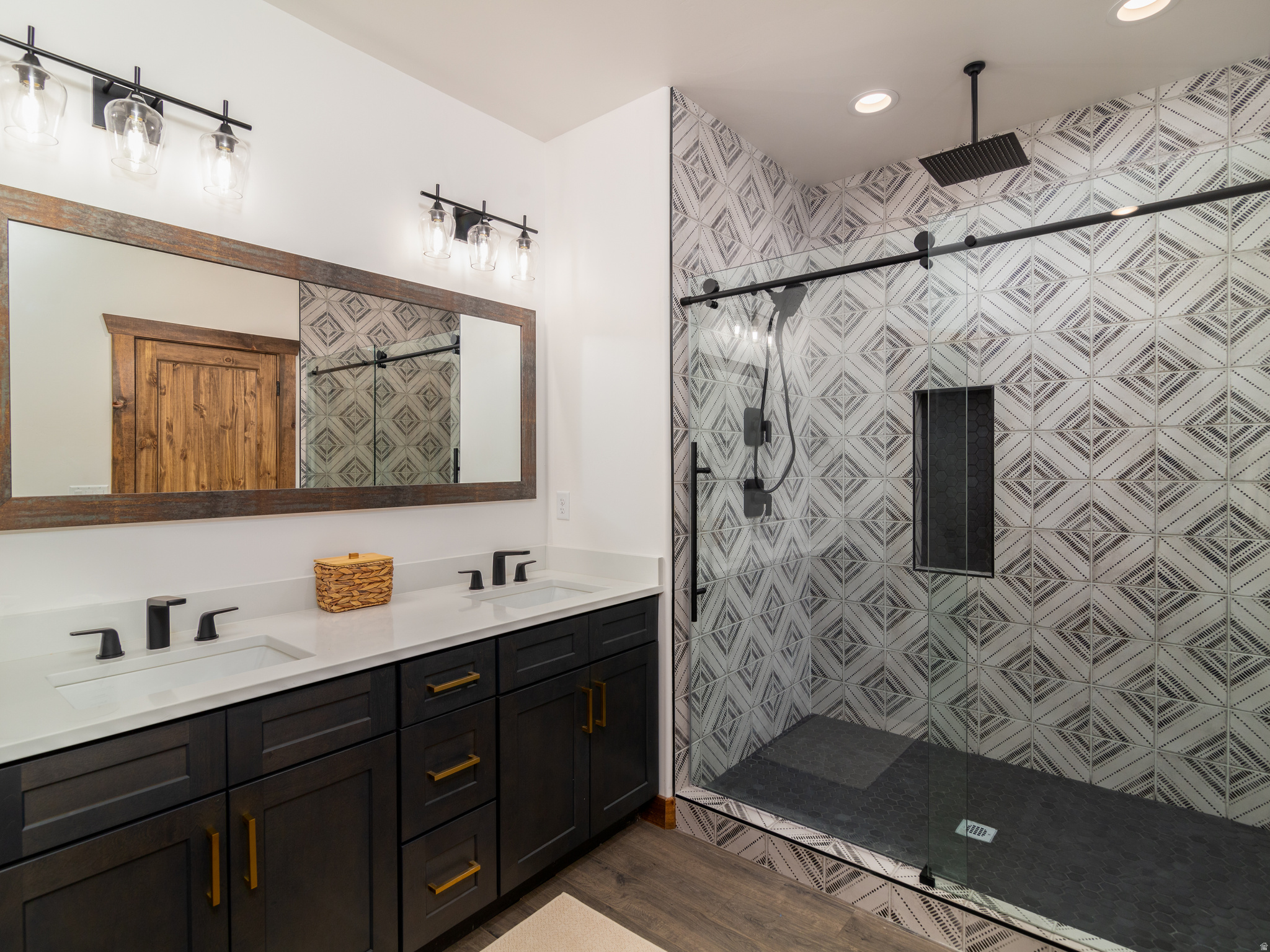 QUARTER CIRCLE H - Residential