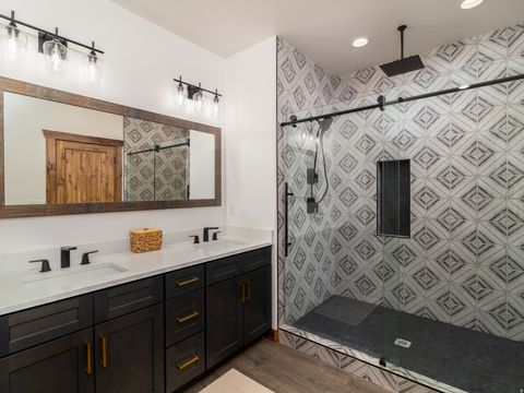 Tiny photo for 1045 S PINYON PINE DR, Orderville, UT 84758 (MLS # 2132854)