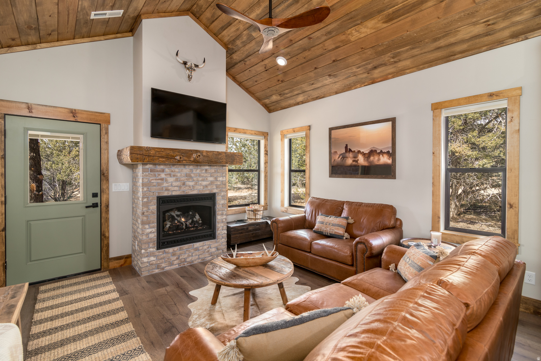 QUARTER CIRCLE H - Residential