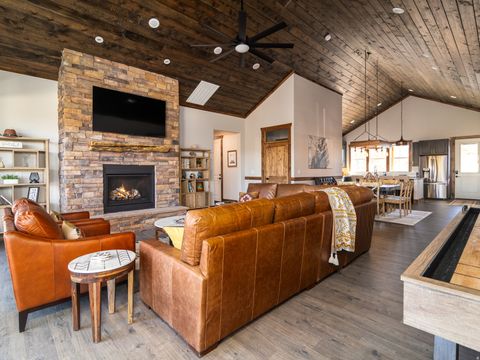 Tiny photo for 1045 S PINYON PINE DR, Orderville, UT 84758 (MLS # 2132854)