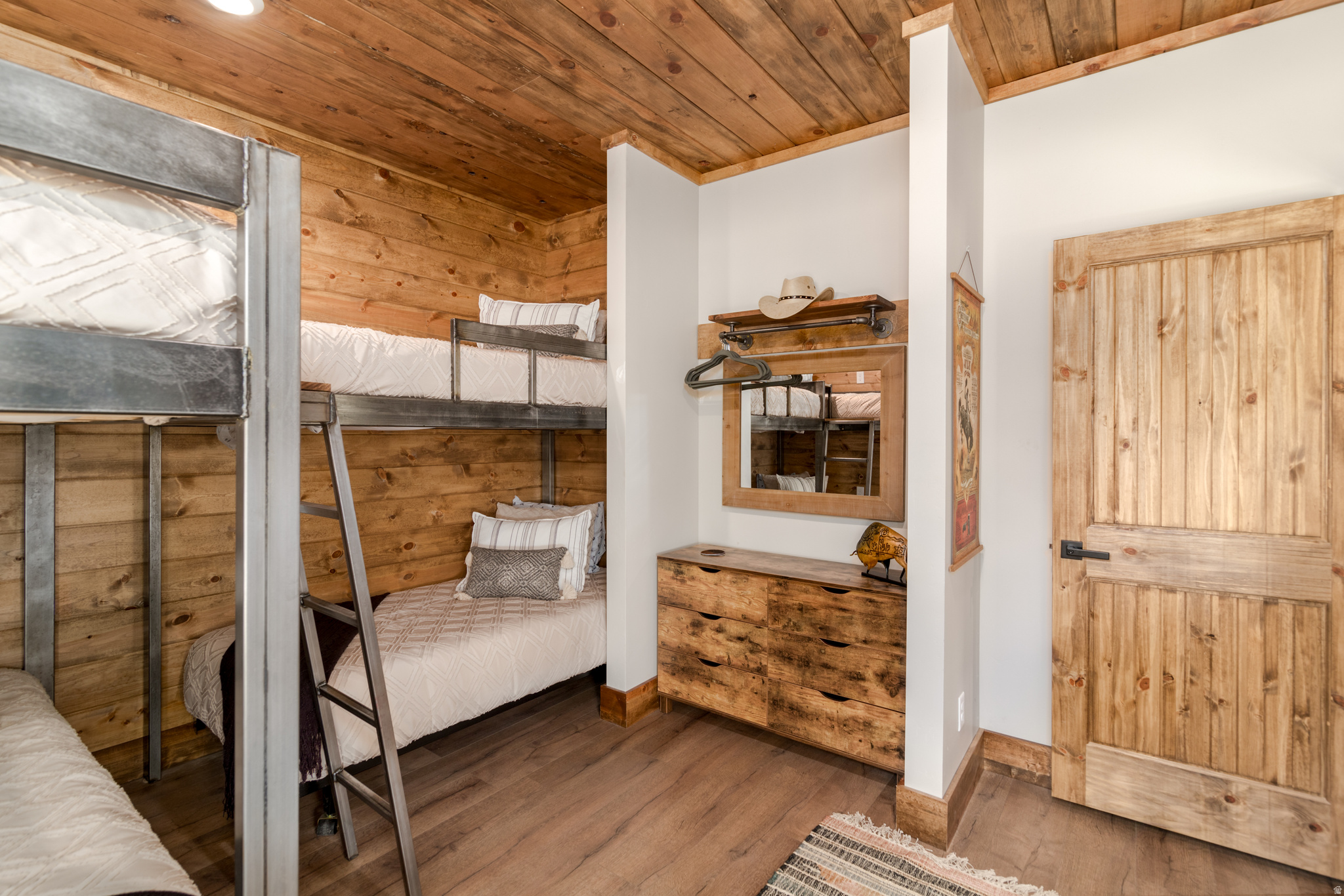 QUARTER CIRCLE H - Residential