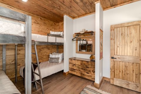 Tiny photo for 1045 S PINYON PINE DR, Orderville, UT 84758 (MLS # 2132854)