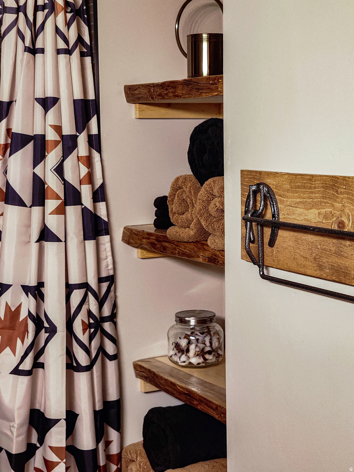 QUARTER CIRCLE H - Residential