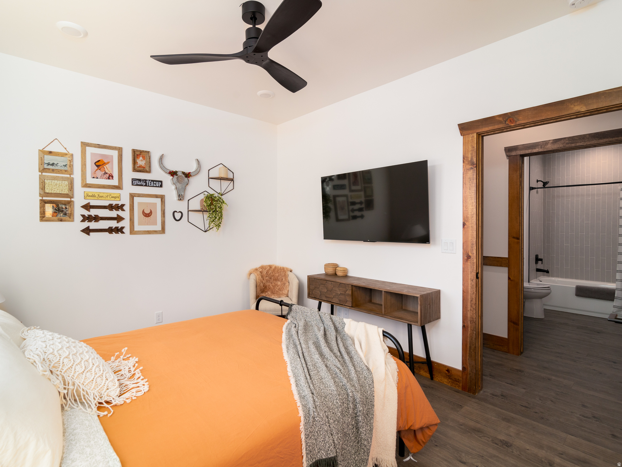 QUARTER CIRCLE H - Residential