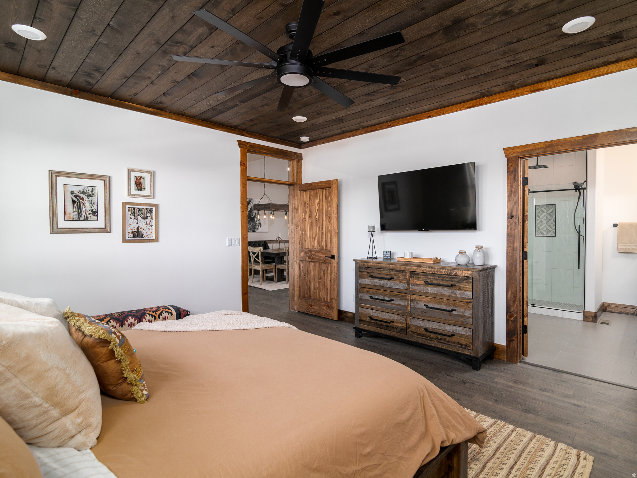 QUARTER CIRCLE H - Residential