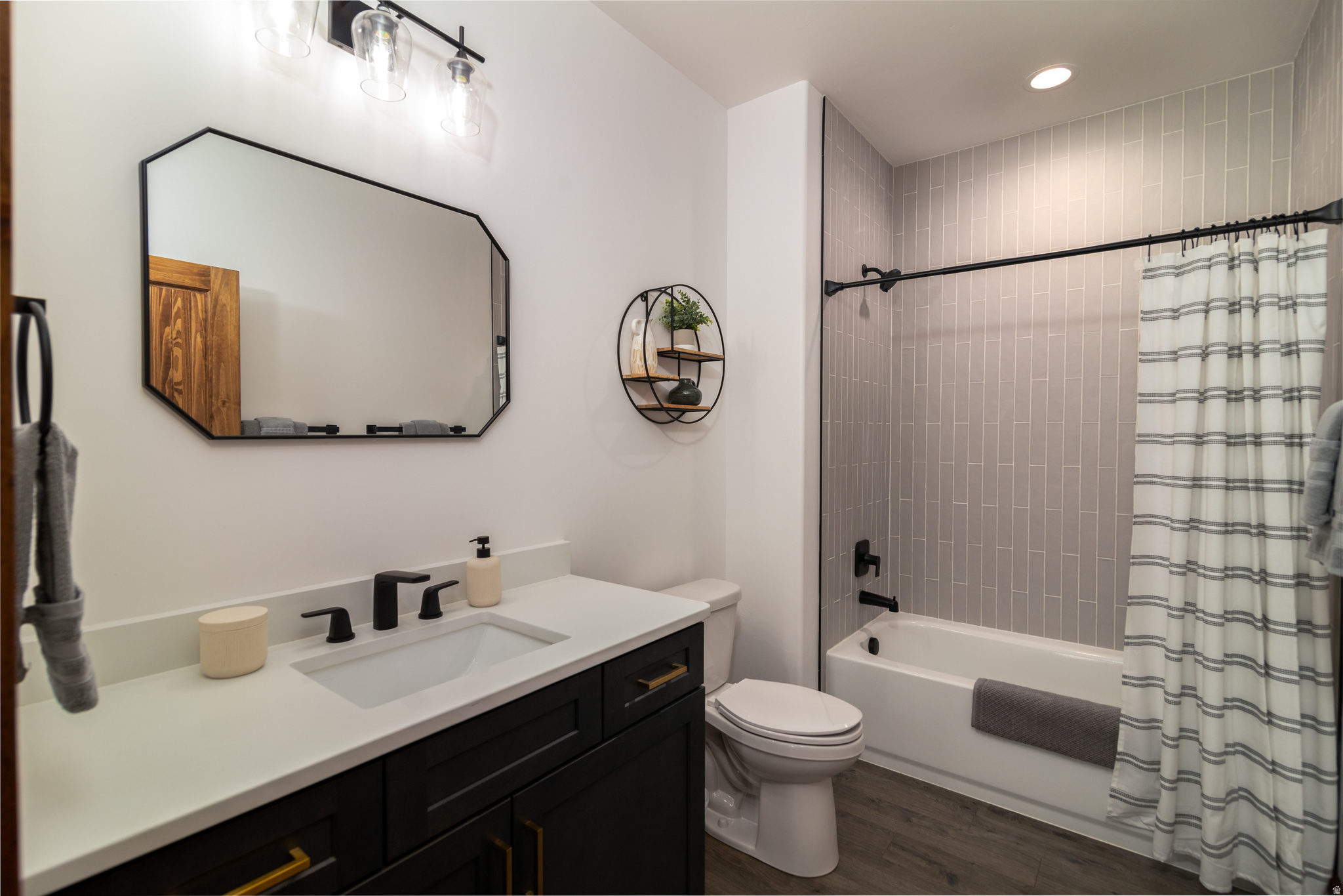 QUARTER CIRCLE H - Residential