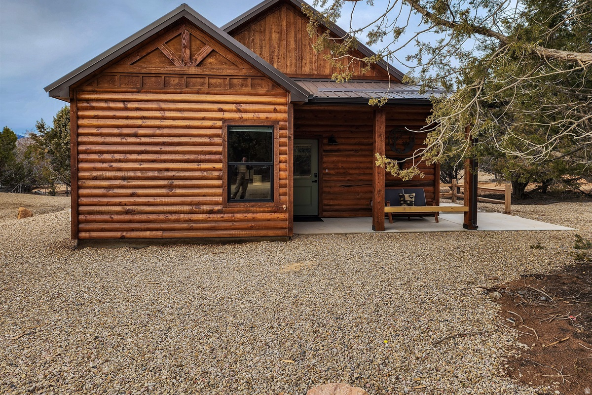 QUARTER CIRCLE H - Residential