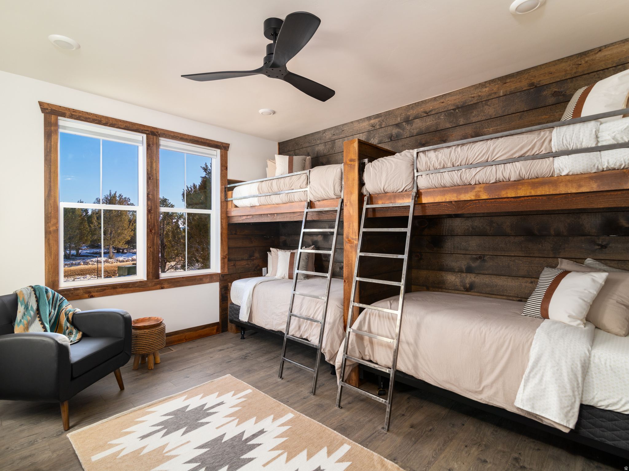 QUARTER CIRCLE H - Residential