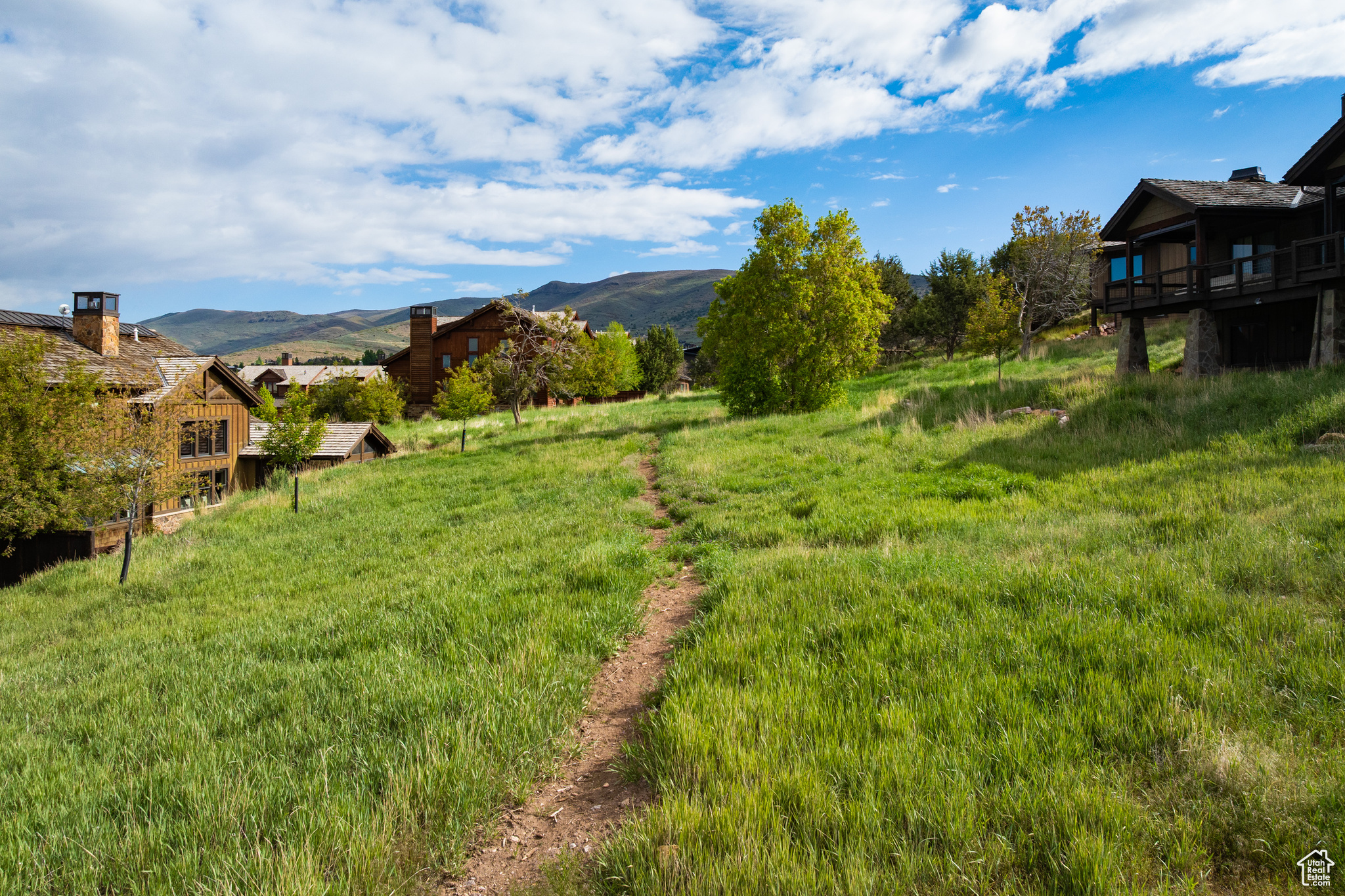 RED LEDGES - Land