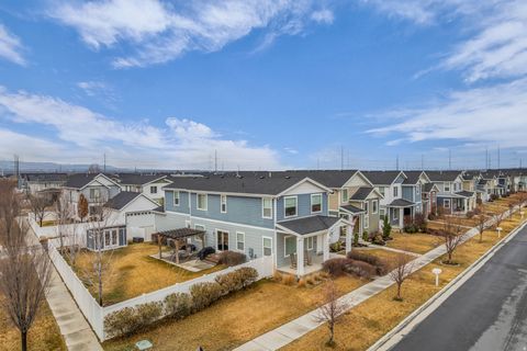 Photo of 15176 S BATTLE DR W, Bluffdale, UT 84065 (MLS # 2141558)