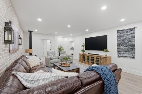 Tiny photo for 1297 S 890 E, Salem, UT 84653 (MLS # 2159537)