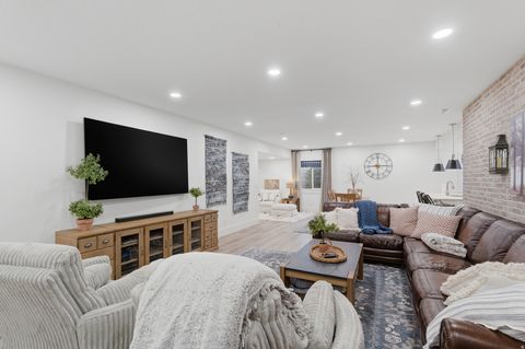 Tiny photo for 1297 S 890 E, Salem, UT 84653 (MLS # 2159537)