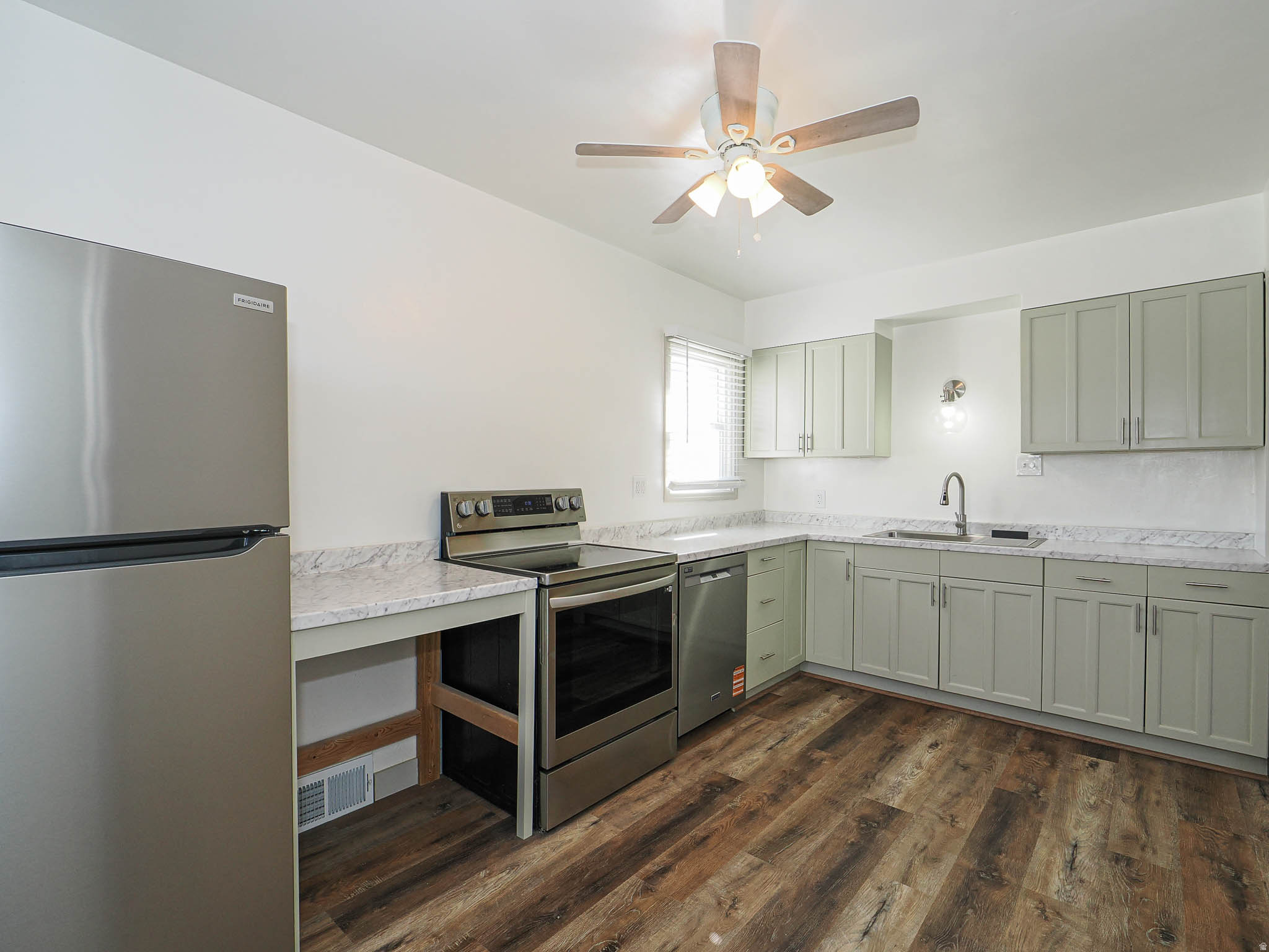 BEVERLY PLACE - Residential