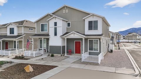 Photo of 84 E FAIRMONT PL, Saratoga Springs, UT 84045 (MLS # 2129733)
