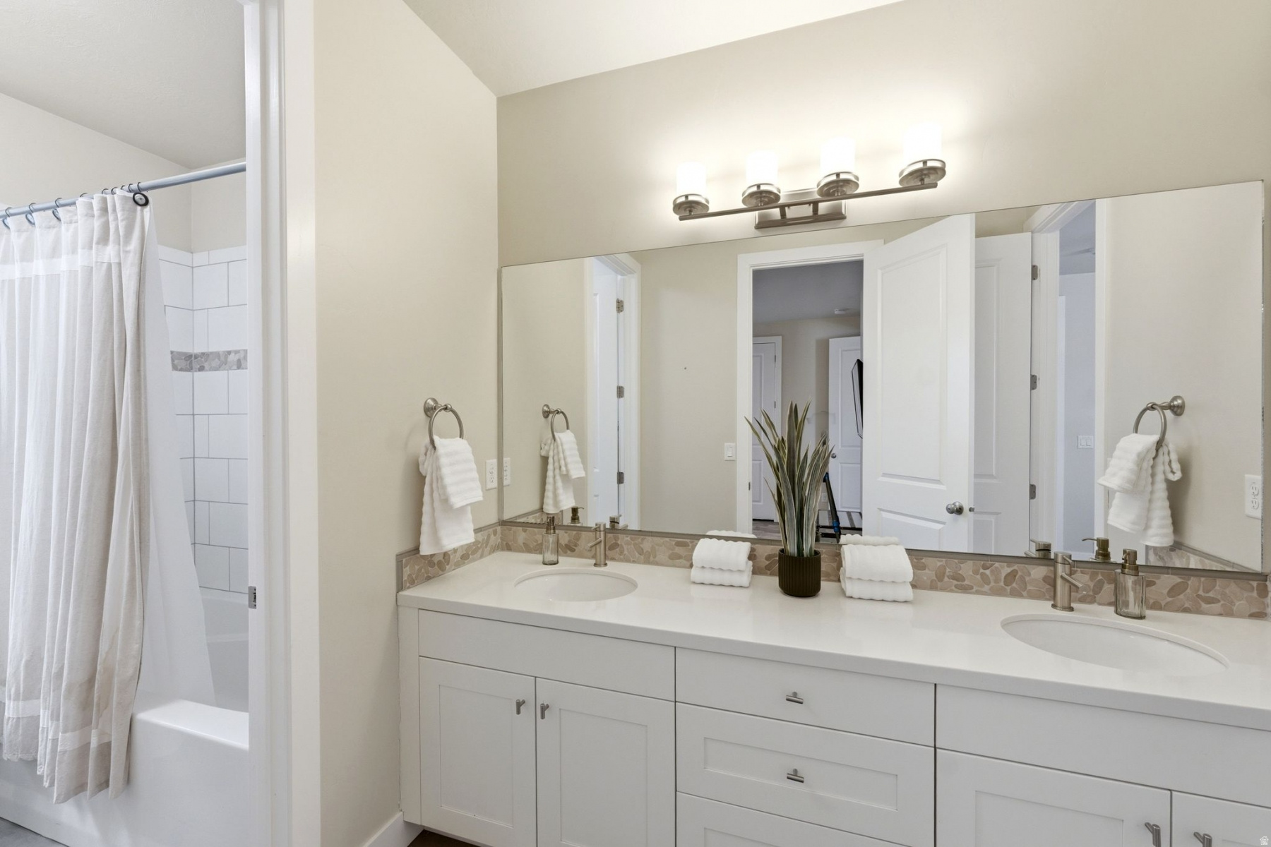 EAST CREEK RANCH - Residential