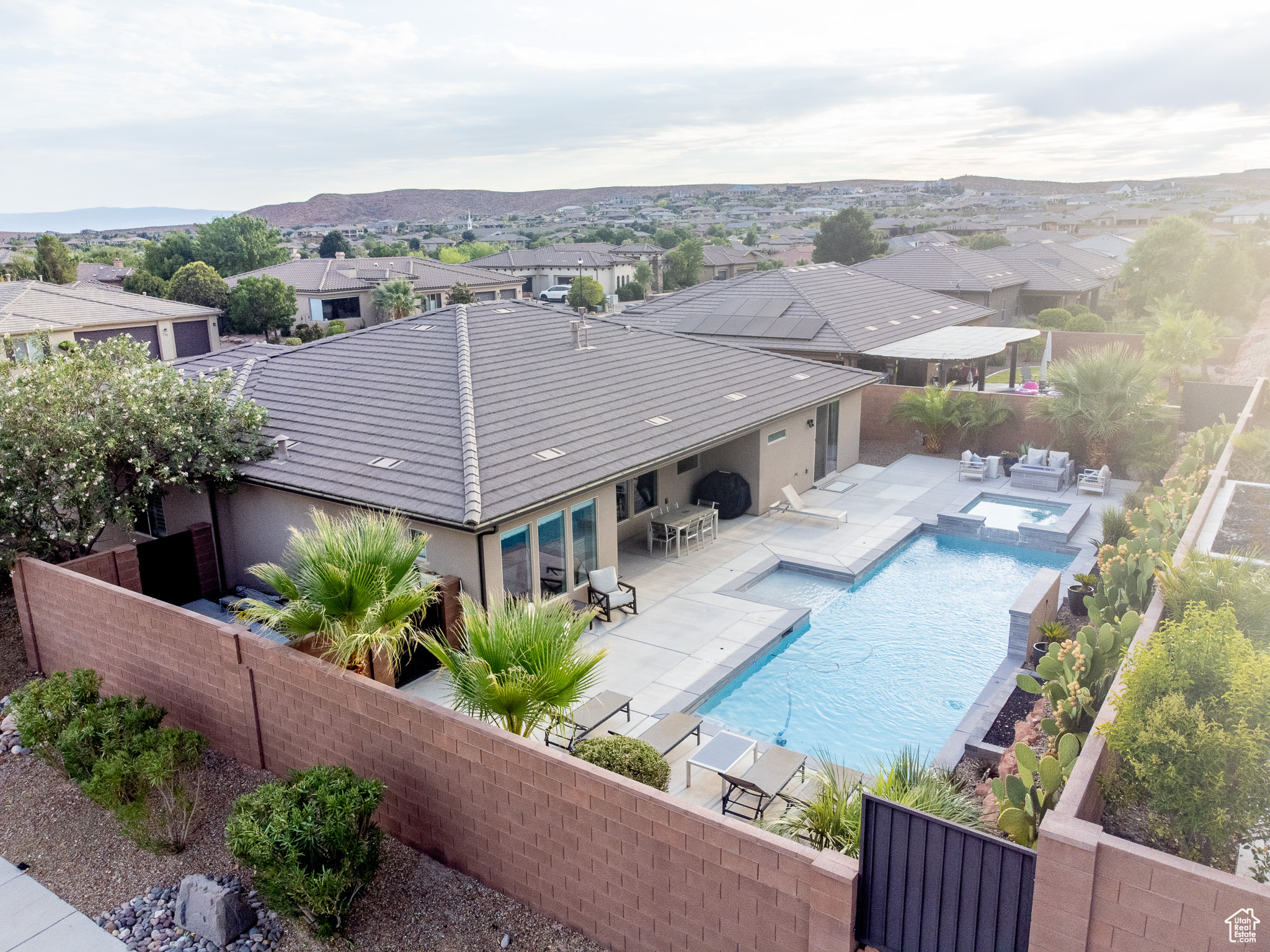 WASHINGTON VISTA - Residential