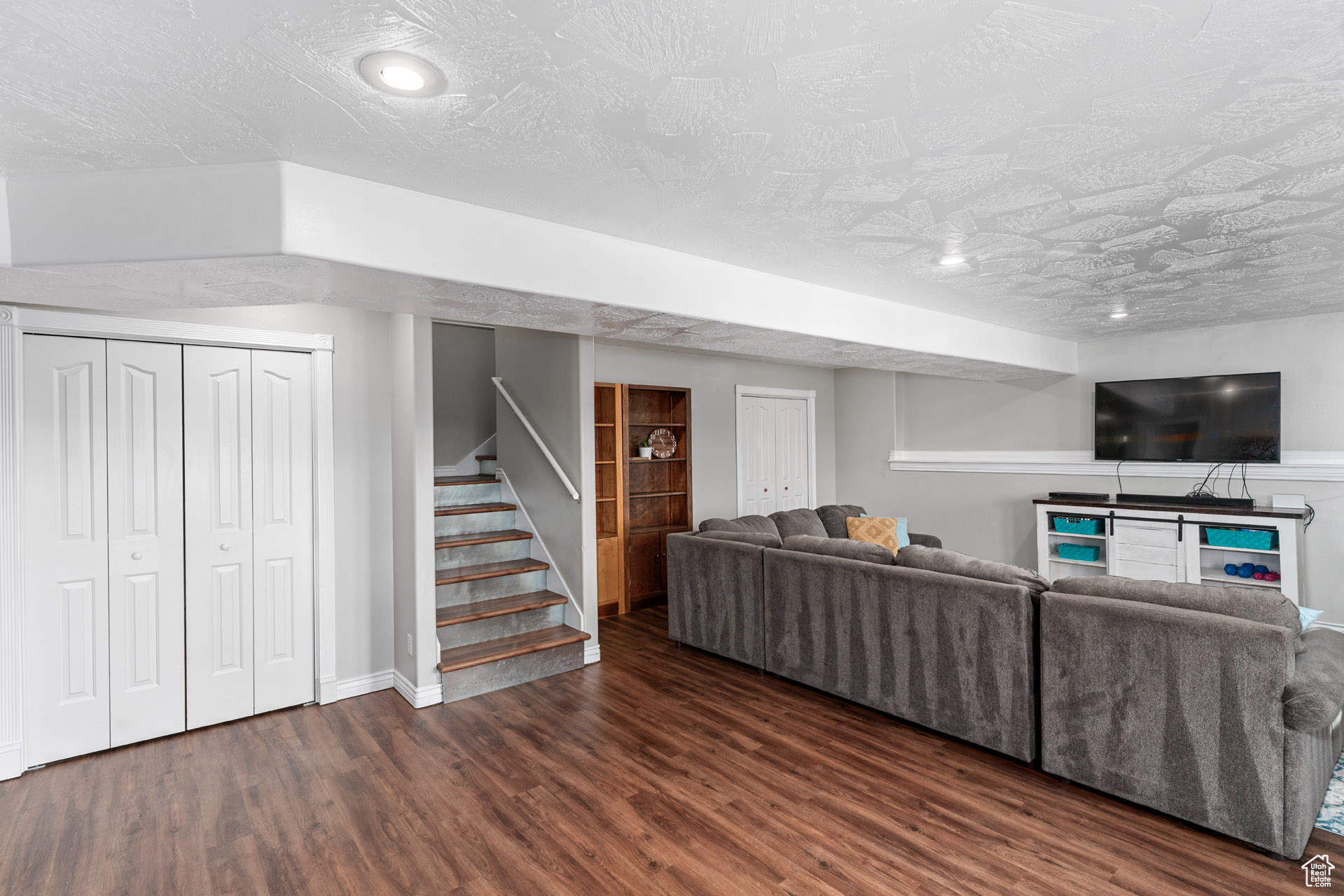 CIRCLE CLIFF BLK 24 A & B - Residential
