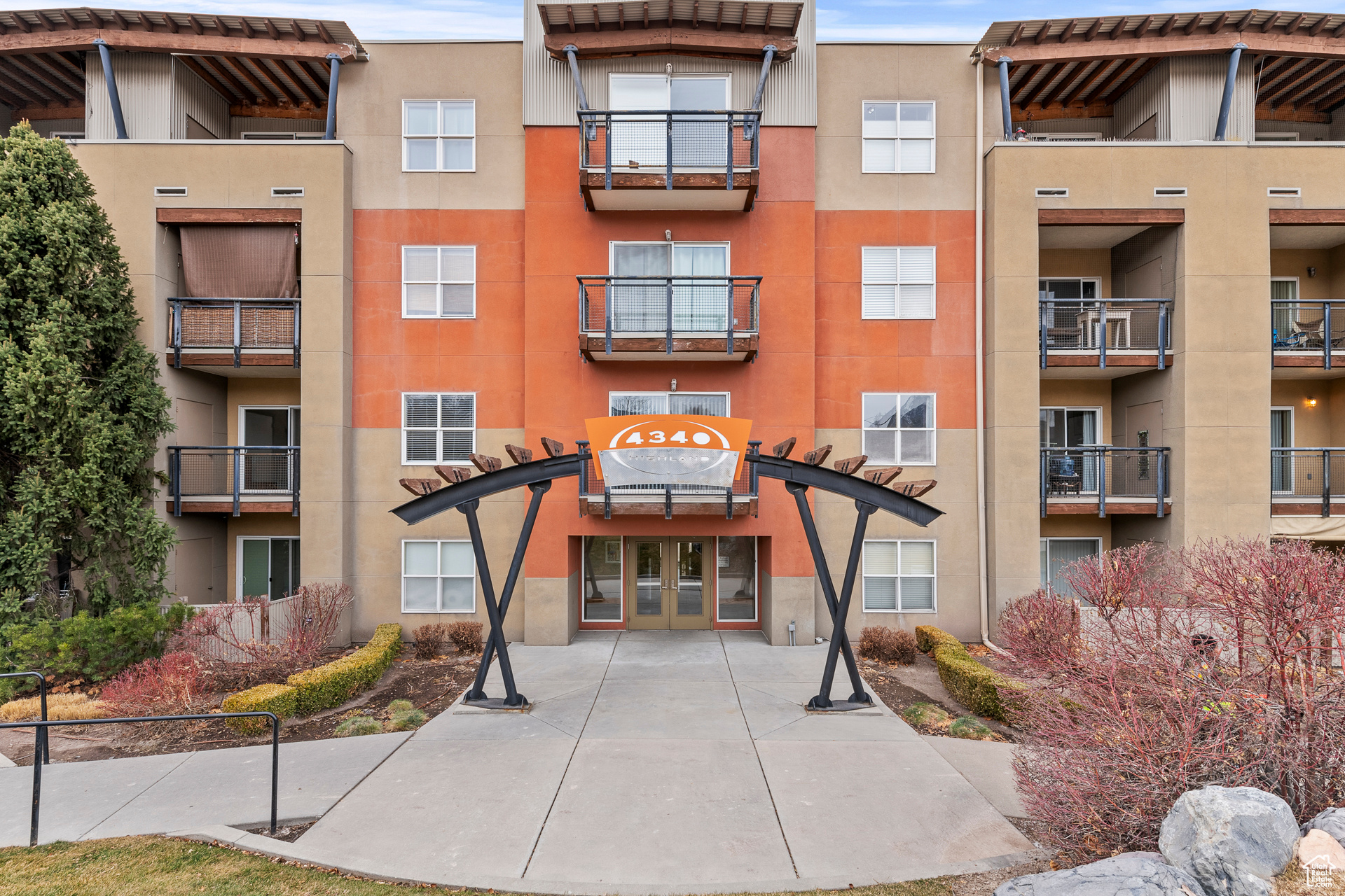 This contemporary 2-bedroom, 2-bathroom condo in a gated Holladay community was built in 2003. It has an open floor plan, granite countertops and 9-foot ceilings. The spacious primary bedroom includes a private en-suite bathroom. Enjoy breathtaking mountain views from your balcony. HOA amenities including a swimming pool and exercise room. HOA fee also covers all utilities including fiber internet! Conveniently located near shopping, dining and parks.  Units in this building can be rented which makes this property a great investment opportunity.  Square footage figures are provided as a courtesy estimate only and Buyer is advised to obtain an independent measurement.