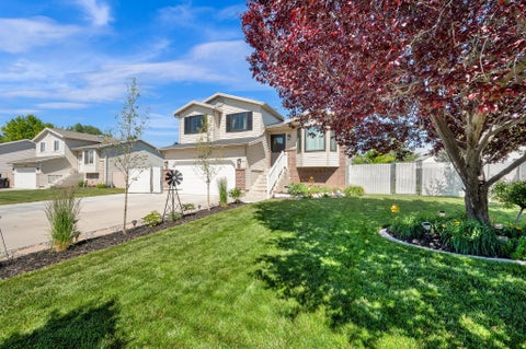Tiny photo for 1602 N 725 W, Clinton, UT 84015 (MLS # 2162257)