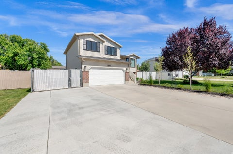 Tiny photo for 1602 N 725 W, Clinton, UT 84015 (MLS # 2162257)